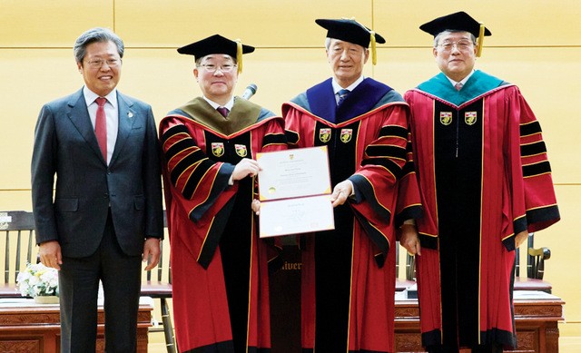 고려대, 정몽준 아산재단 이사장에 명예정치학 박사 학위