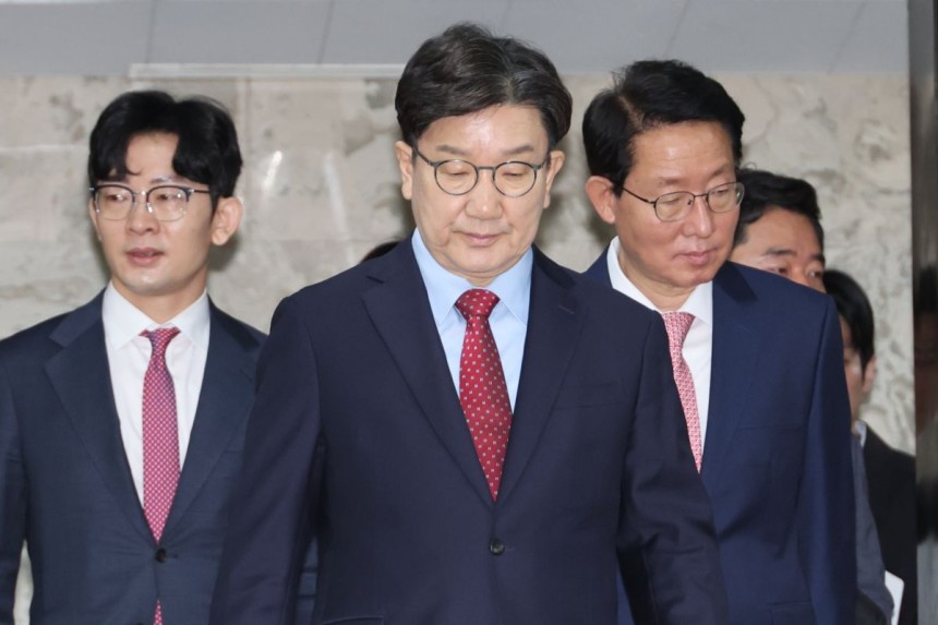 권성동 국민의힘 원내대표가 9일 국회에서 열린 원내대책회의에 참석하고 있다. 연합뉴스