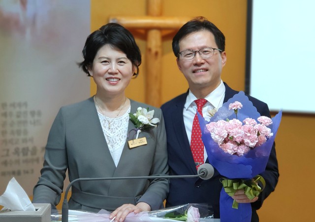 같은 사역지에서 함께 사역하는 부부 목회자 안석문·박현정 목사 부부.본인 제공