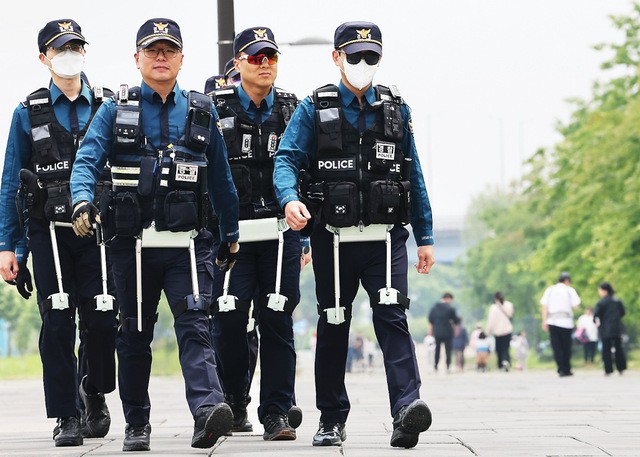 [포토] 웨어러블 로봇 입고… 경찰 ‘K스마트 순찰’