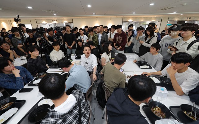 “노무현 정신 계승은 내가”… 사흘 내내 盧 외치는 이준석
