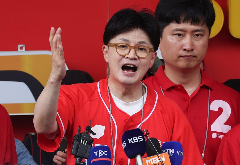 한동훈 “<b>친윤</b>, 윤석열·김건희 뒷배로 호가호위”…내홍 격화