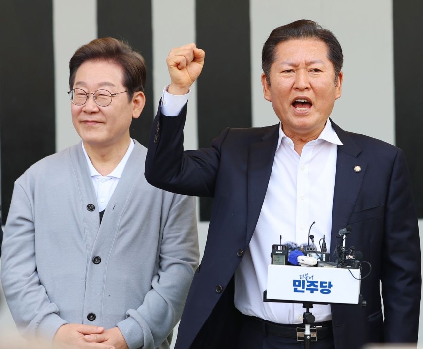 정청래 더불어민주당 의원이 지난 11일 전남 해남군에서 이재명 후보 지지 발언을 하고 있다. 연합뉴스
