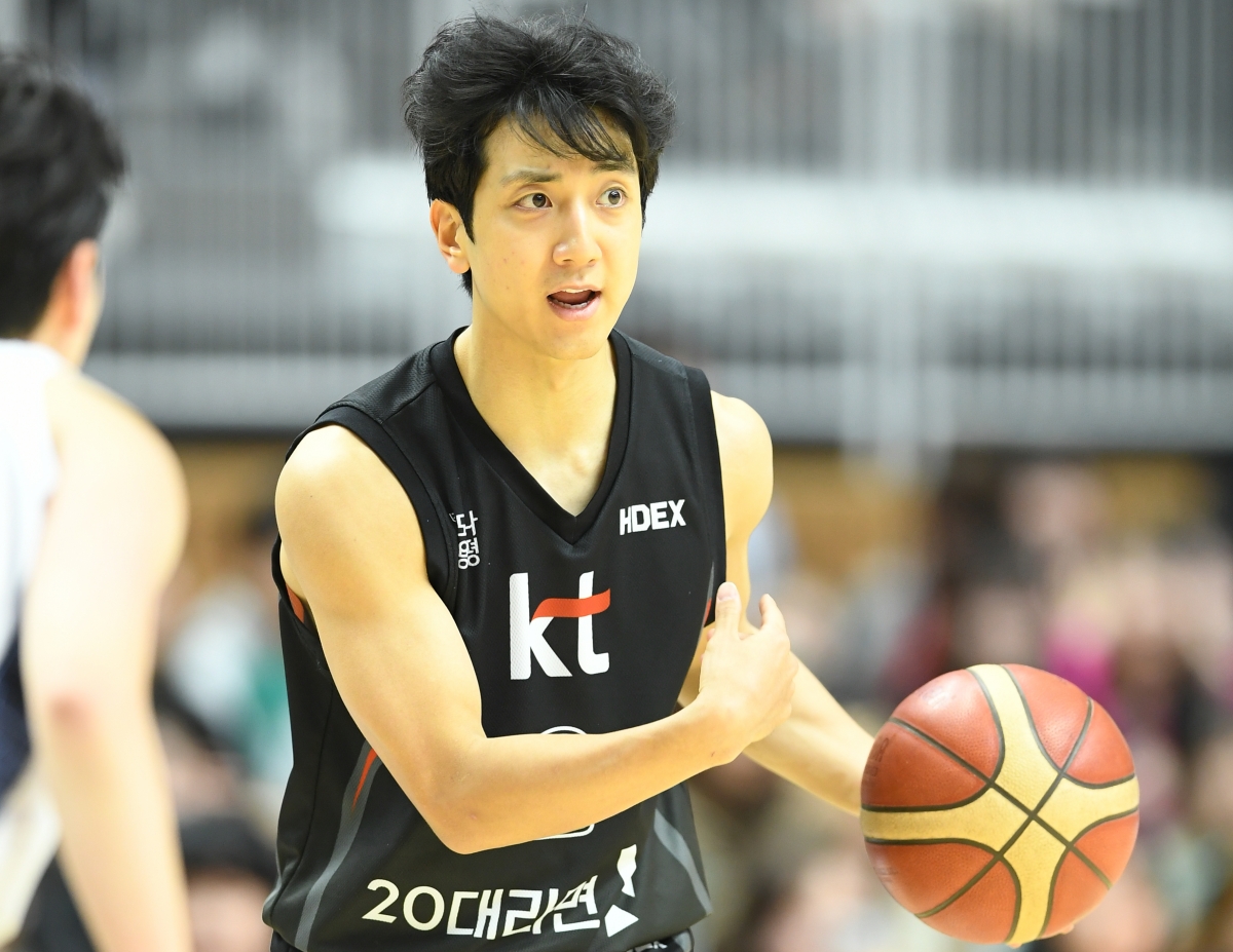 프로농구 FA 최대어 <b>허훈</b> <b>KCC</b>행… 형 <b>허웅</b>과 한솥밥