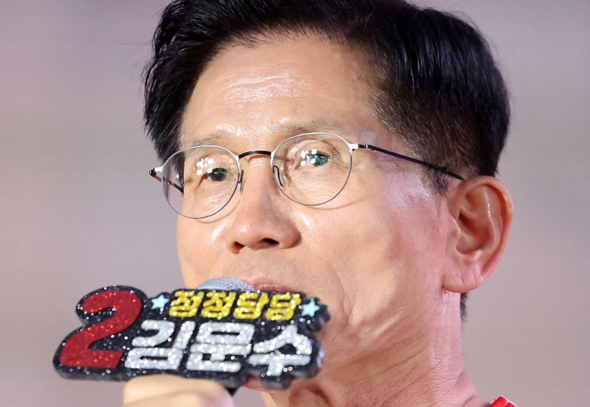국민의힘 김문수 대선 후보가 28일 대구 중구 동성로를 찾아 유세하고 있다. 연합뉴스