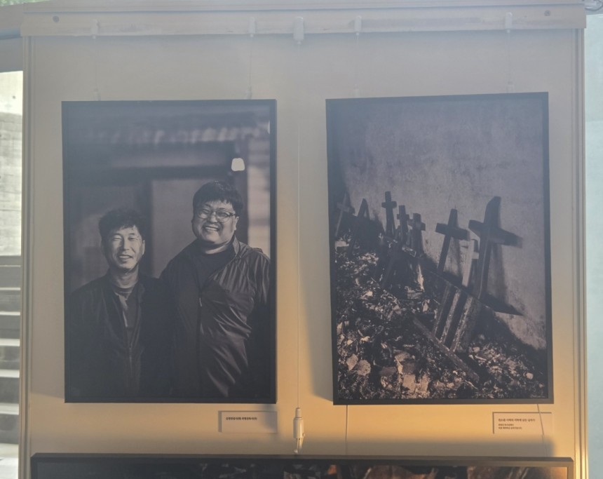 30일 대전시 유성구 함께하는교회(김요한 목사) 지하 2층 갤러리에서 진행되는 ‘재(災), 건(建)’ 사진전 파트 4에 있는 사진들.