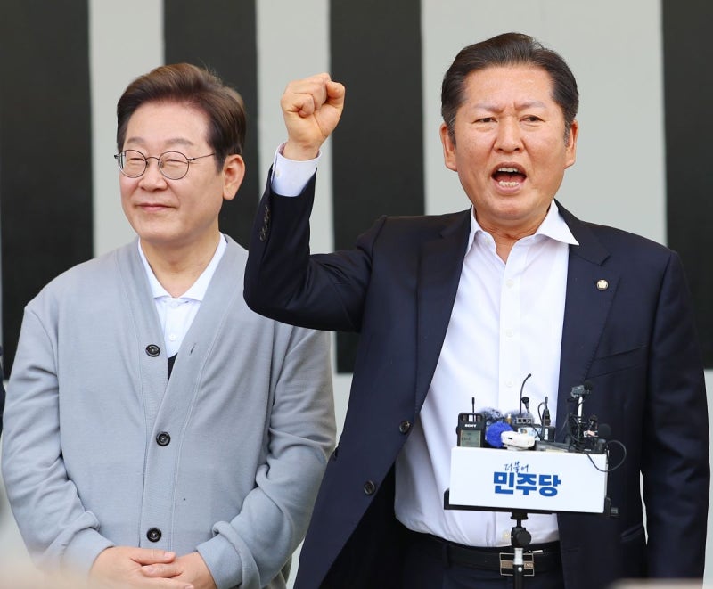 이재명 첫날부터 정청래 “국회는 국회대로”…<b>대법관 증원</b> 예고