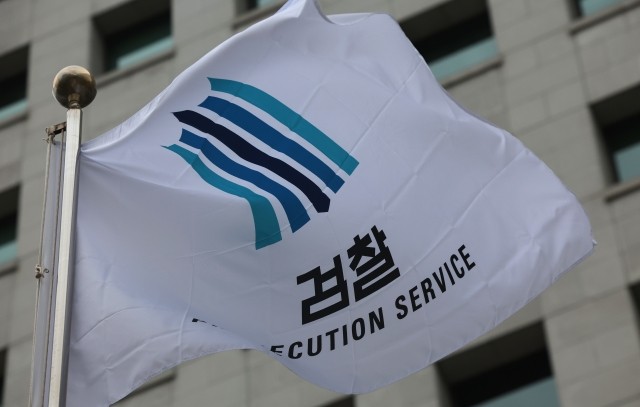<b>이선균 수사 정보 유출</b>한 경찰관·검찰수사관 등 기소