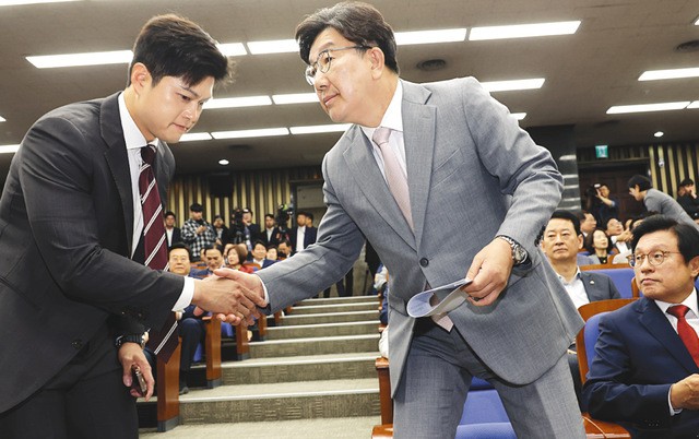 권성동 물러났지만… 국힘 ‘김용태 비대위’ 놓고 험악