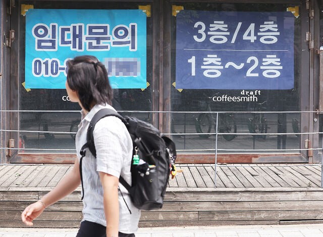 8일 관계부처에 따르면 정부는 기획재정부를 중심으로 2차 추경 편성 작업에 돌입했다. 20조원+α(알파)로 예상되는 2차 추경은 전 국민 25만원 지역화폐(소비쿠폰) 지급을 비롯한 소상공인 지원에 집중될 것으로 보인