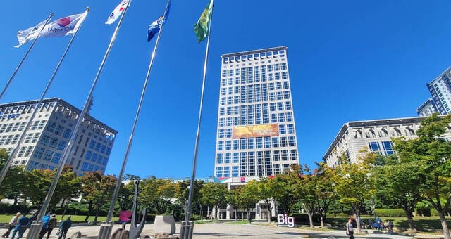 ‘싸게 사고 재미있게 즐기는’ 부산세일페스타 개막