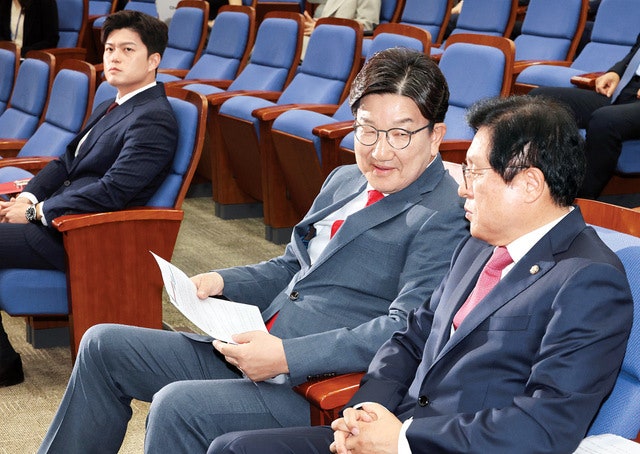 野 쇄신안 두고 계파간 격론… 김용태 “의원들 쇄신 의지 있나”