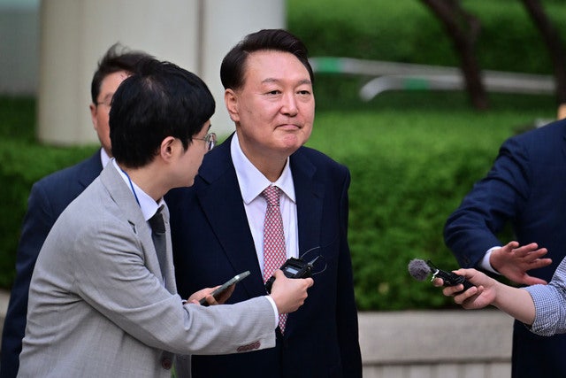 경찰, 尹 12일 소환 통보… 비화폰 삭제 지시 추가 입건