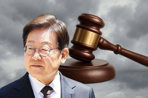 이 대통령 다른 재판 4개도 ‘올스톱’ 수순 밟을듯