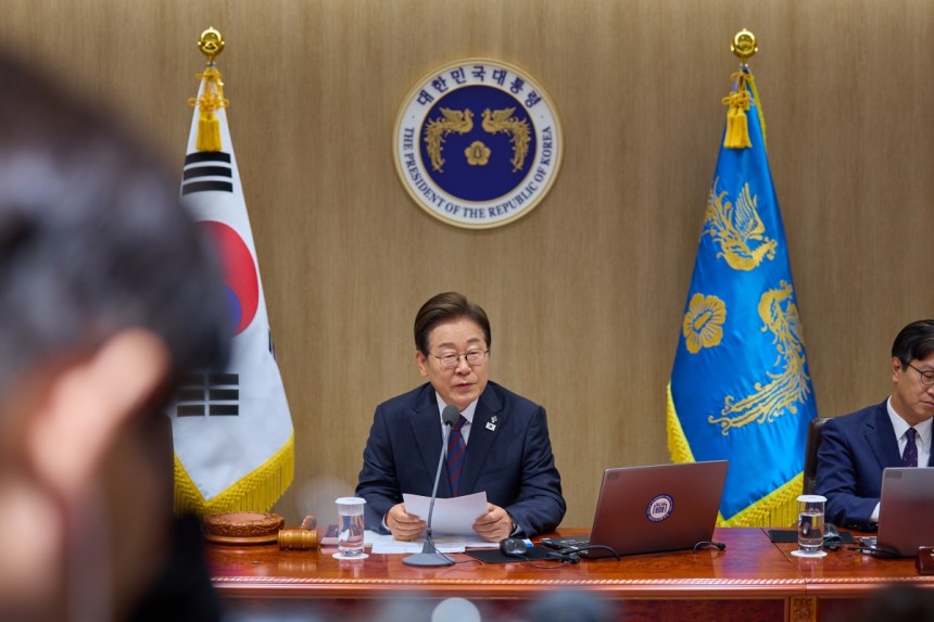이재명 대통령이 10일 서울 용산 대통령실에서 국무회의를 주재하고 있다. 대통령실 제공