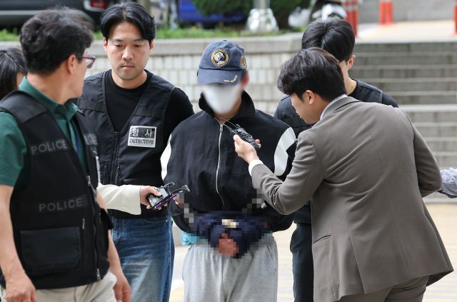 서울 강남역 인근 건물 옥상에서 여자친구를 살해한 의대생 최모씨 모습. 연합뉴스