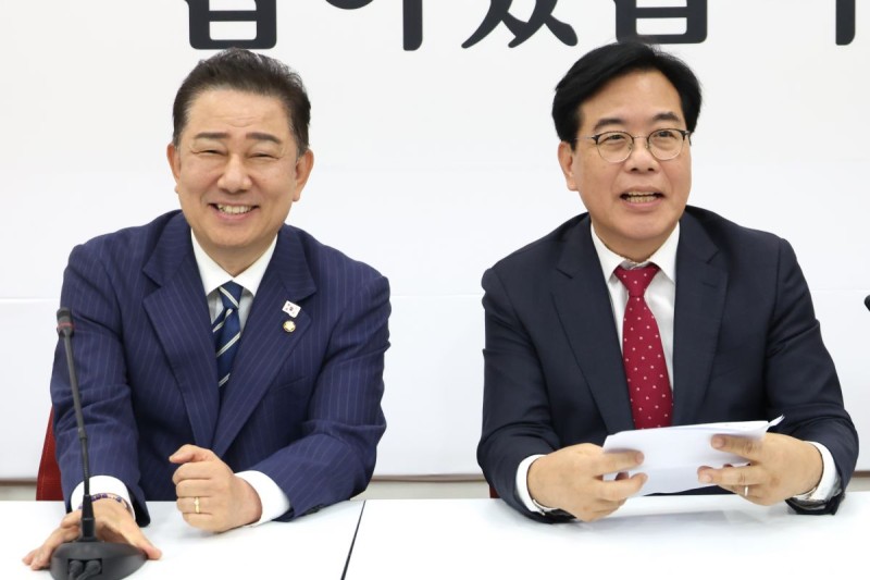 [속보] <b>김병기</b> “李대통령, 정치회복 위한 여야 원내대표 오찬 초청”