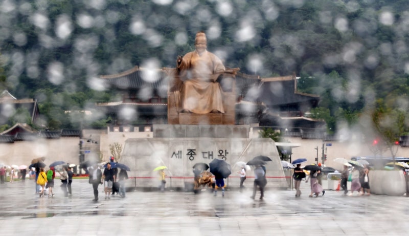 <b>장마</b> 시작에 수도권 ‘<b>물폭탄</b>’… 서울 최대 120 강한 비