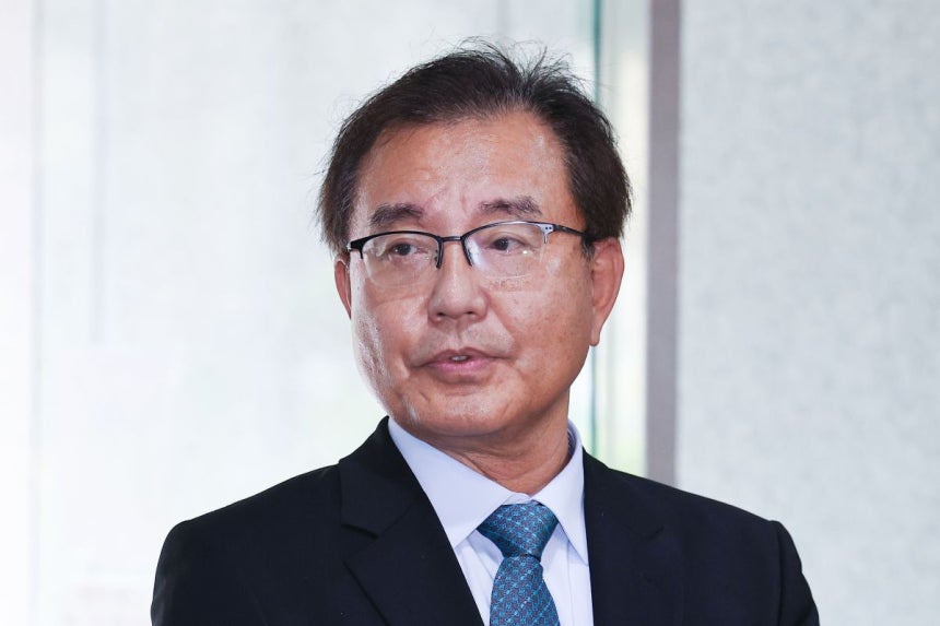 순직 해병 수사 방해 의혹 사건을 수사하는 이명현 특별검사가 20일 서울 서초구 사무실로 출근하며 취재진 질문에 답하고 있다. 연합뉴스