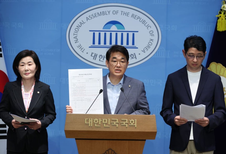 국민의힘 국무총리 인사청문특별위원회 배준영, 김희정, 주진우 의원이 22일 서울 여의도 국회 소통관에서 현안 관련 기자회견을 하고 있다. 뉴시스