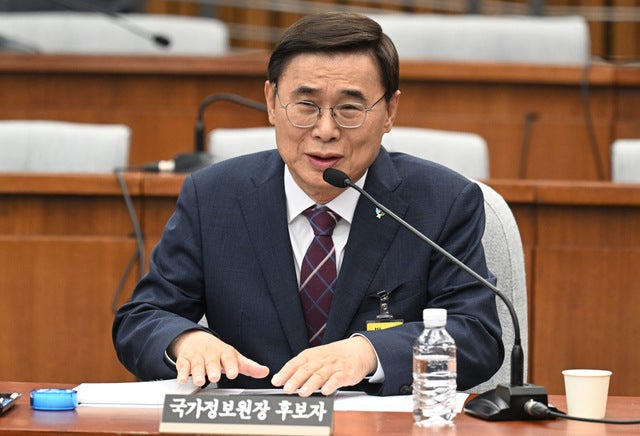 이종석 국가정보원장 후보자가 지난 19일 국회 정보위원회에서 열린 인사청문회에서 위원 질문에 답하고 있다. 이병주 기자
