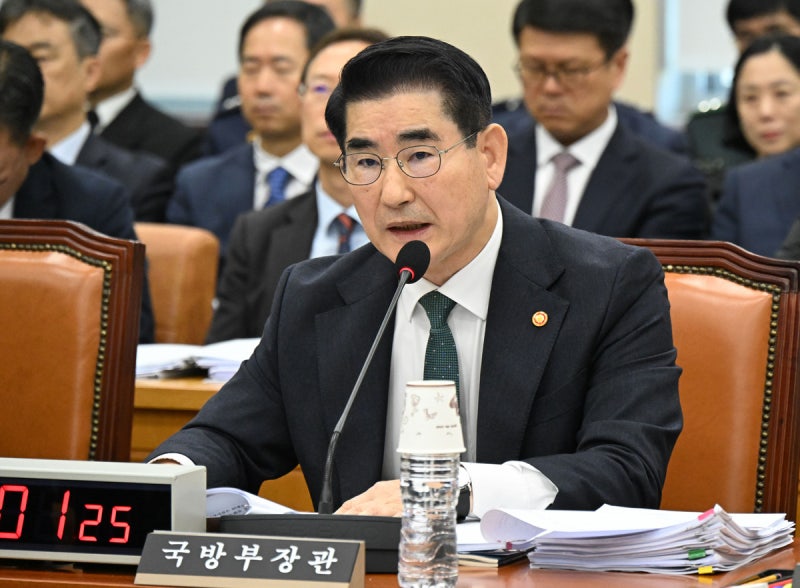 <b>김용현</b> 측 “중앙지법 형사34부 전원 <b>기피신청</b>”