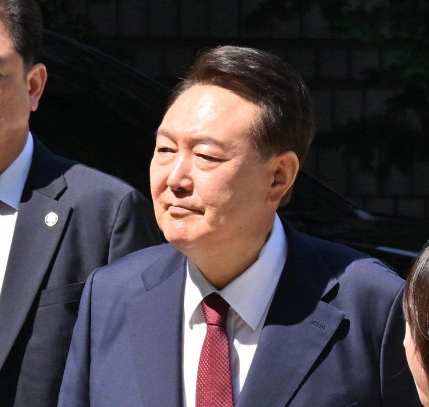 윤석열 전 대통령이 지난 23일 서울 서초구 서울중앙지방법원에서 열린 내란 우두머리 혐의·직권남용 권리행사 방해 혐의 사건 8차 공판에 출석하고 있다. 연합뉴스