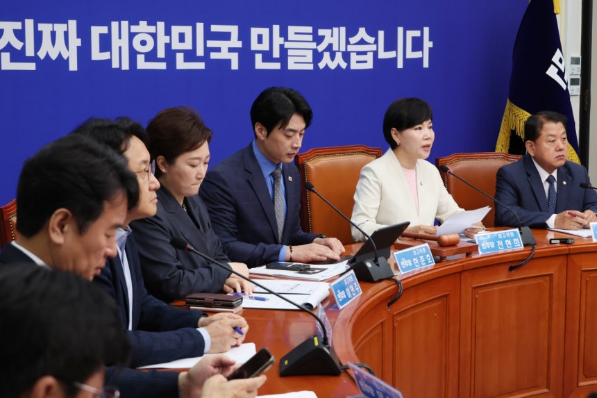 전현희 더불어민주당 최고위원이 25일 서울 여의도 국회에서 열린 최고위원회의에서 발언하고 있다. 연합뉴스