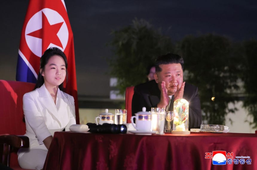 북한 대형 해변 리조트 단지인 강원도 원산 갈마 해안관광지구가 준공됐다. 조선중앙통신은 26일 김정은 국무위원장이 참석한 가운데 "원산갈마해안관광지구 준공식이 24일에 성대히 진행됐다"고 보도했다. 연합뉴스