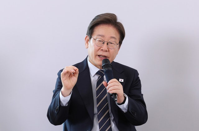 이재명 대통령이 30일 서울 용산구 대통령실 파인그라스에서 열린 문화예술계 수상자 간담회에서 발언하고 있다. 김지훈 기자