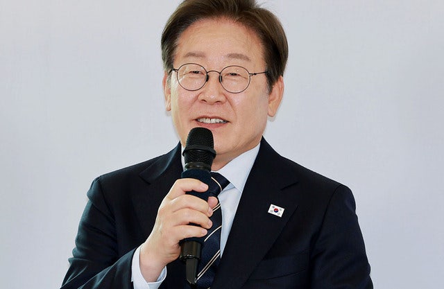 이재명 대통령이 30일 서울 용산 대통령실 파인그라스에서 열린 문화예술계 수상자 간담회에서 발언하고 있다. 대통령실통신사진기자단