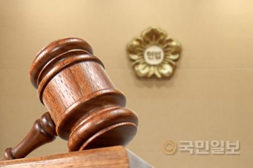 법원, 李<b>대통령</b> ‘<b>법카</b> 유용 <b>의혹</b>’ <b>재판</b>도 중단