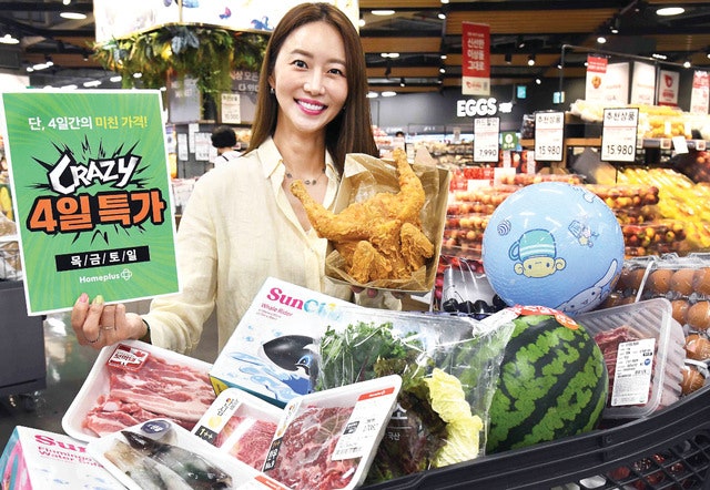 한 마리 3000원대?… 마트 3사, 여름 앞두고 ‘치킨 전쟁’ 돌입