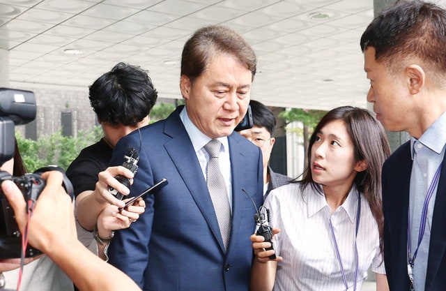 내란특검, ‘안가회동’ 前 민정수석 소환… 계엄 사실관계 구체화