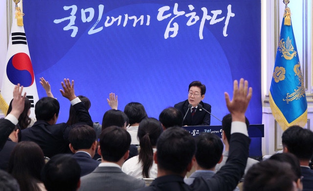 [사설] 첫 기자회견에 담긴 소통 의지, 용두사미 되지 않기를