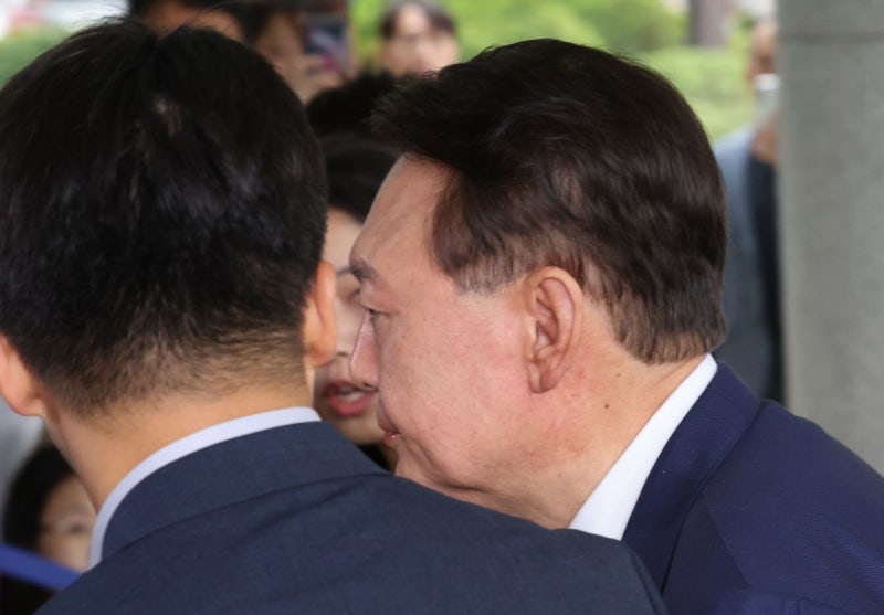 내란<b>특검</b> “尹 체포영장 저지 혐의부터 조사”