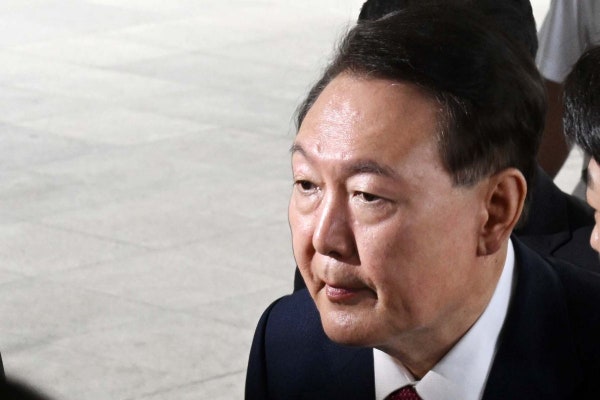 윤석열 전 대통령이 5일 내란 특검의 2차 조사를 받기 위해 조은석 특별검사팀 사무실이 있는 서울 서초구 서울고검에 출석하고 있다. 연합뉴스