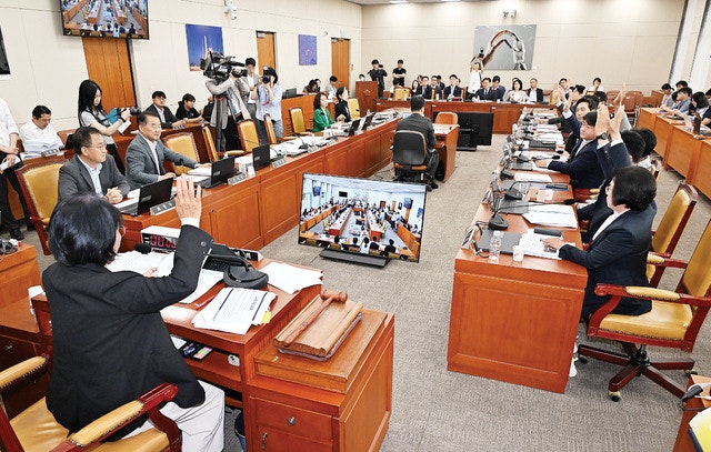 국회 과방위, 국힘 반발 퇴장속 민주당 주도 ‘방송3법’ 처리