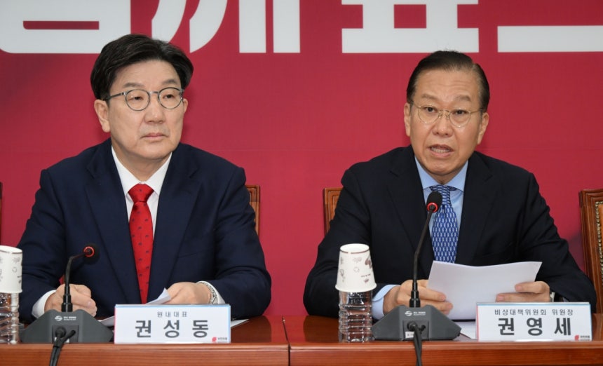권영세 전 국민의힘 비상대책위원장과 권성동 전 국민의힘 원내대표. 국민일보DB