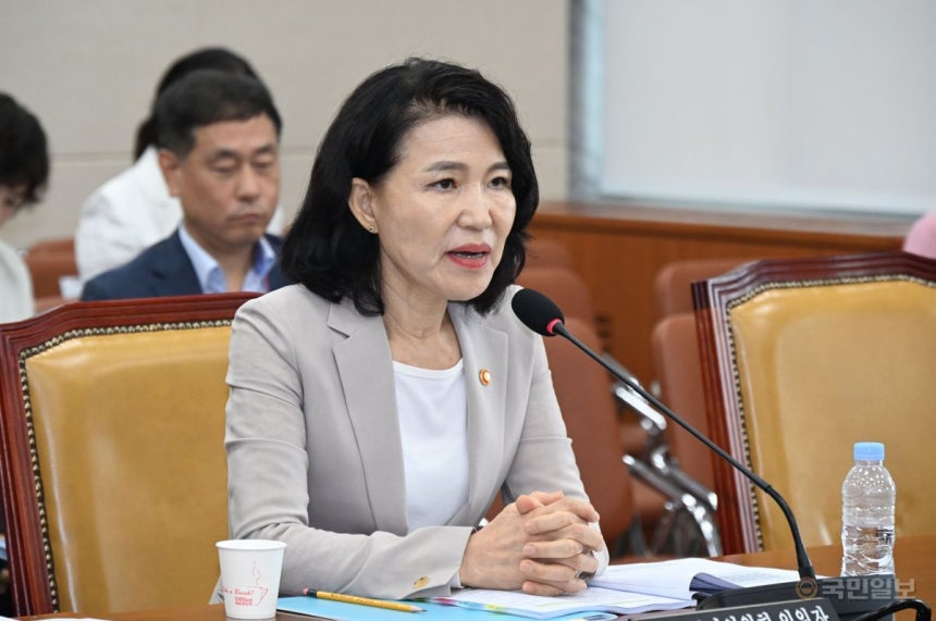 이진숙 방송통신위원장이 지난 7일 국회에서 열린 과방위 전체회의에서 방송 3법에 대한 의견을 말하고 있다. 최현규기자