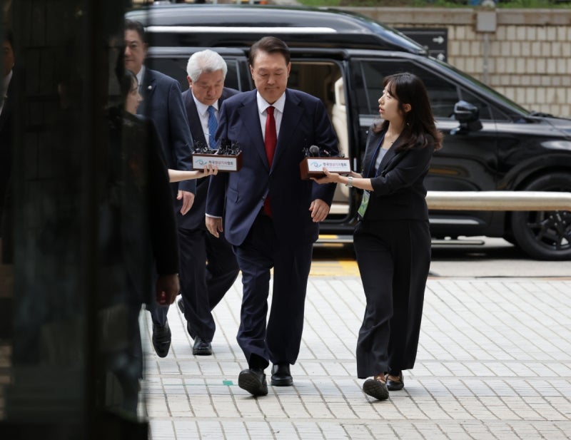 <b>윤석열 서울</b>중앙지법 출석… 심리 끝나면 <b>서울구치소</b>로