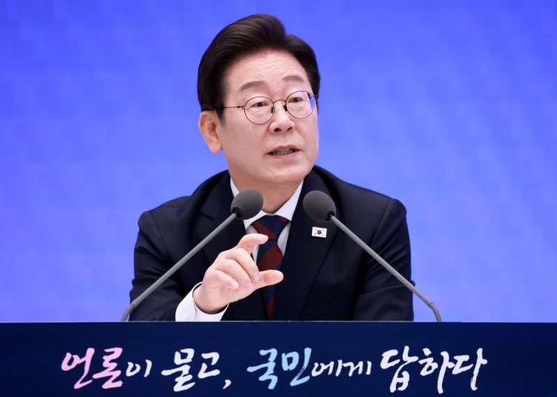 이 <b>대통령</b>, <b>영국</b> <b>특사</b> 추미애·인도 <b>특사</b> 김부겸