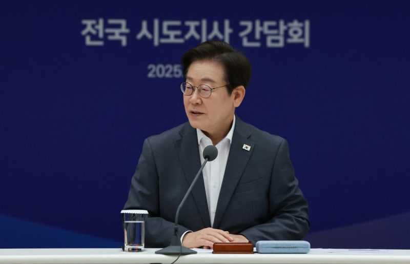 이 대통령, 내일 <b>조국 사면</b> 여부 <b>결정</b>한다