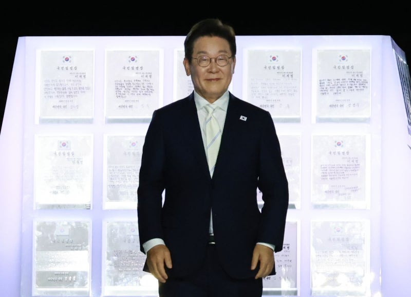 “함께 <b>영화</b> 보실 분” 李 <b>대통령</b>, 내일 ‘<b>독립군</b>’ <b>영화</b> 관람