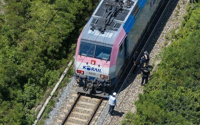이번엔 열차 안전사고… 선로 작업자 7명 덮쳐 2명 참변