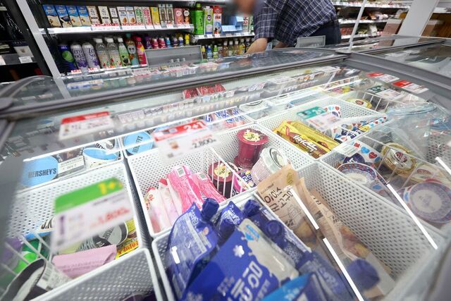 저렴한 가격과 접근성을 앞세운 ‘무인 아이스크림 할인점’은 동네 상권을 중심으로 급속히 확산되면서 아이스크림 시장의 새로운 유통 채널로 부상하고 있다. 뉴시스