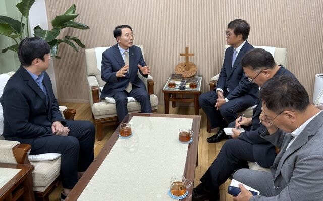 최휘영 신임 문체부 장관, NCCK·한교총 방문