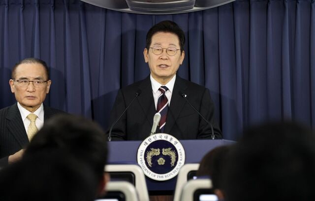 이 대통령 “야당 대표 선출되면 당연히 대화”