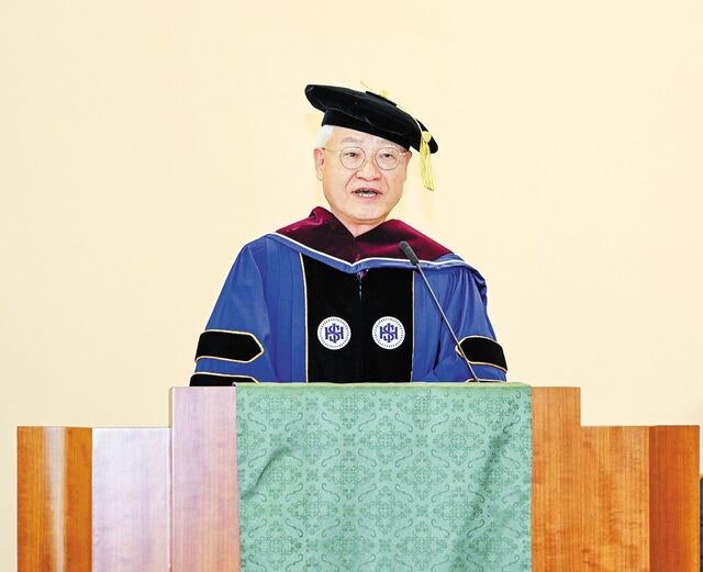 “아직 12척의 배 있어… 대학·교회 살릴 것”