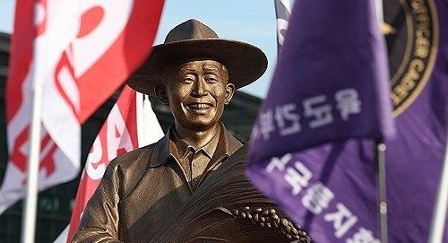 ‘거세지는 철거 압박’ 애물단지 된 대구 박정희 동상